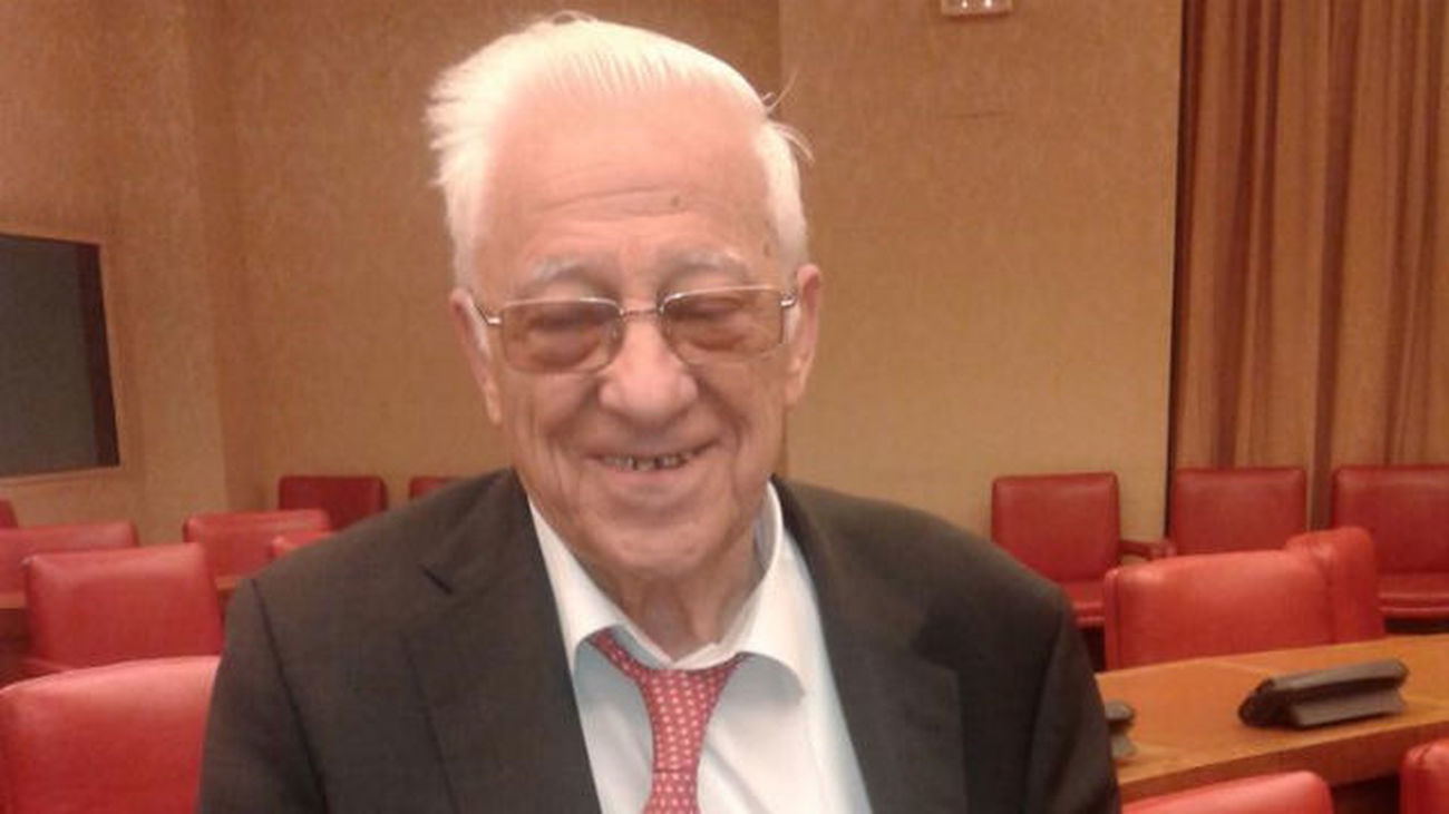 El padre Angel propone llevarse a una persona sin hogar de veraneo o buscarle un trabajo