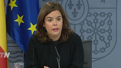 Santamaría tacha de "incompetencia" la idea de Carmena de que los niños recojan colillas