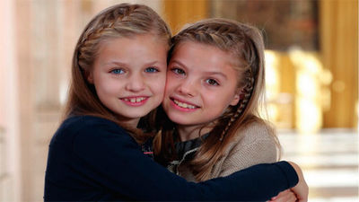 Los Reyes ceden todo el protagonismo a sus hijas en su felicitación navideña