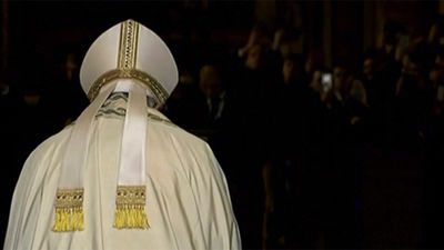Fieles de todo el mundo asisten a la inauguración del Jubileo en el Vaticano