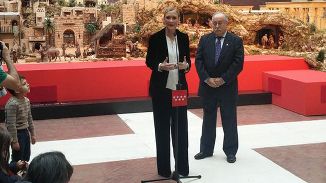 El Bosque de los Deseos y el tradicional Belén ya lucen en la Casa de Correos