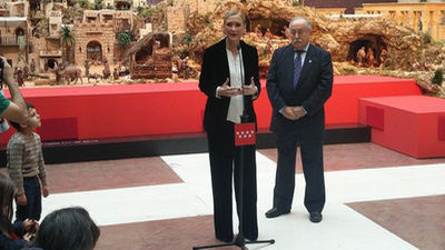 El Bosque de los Deseos y el tradicional Belén ya lucen en la Casa de Correos