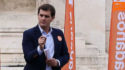 Rivera dice que con su contrato único habría más derechos laborales