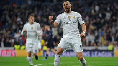 Benzema firma su mejor arranque goleador en su momento más delicado