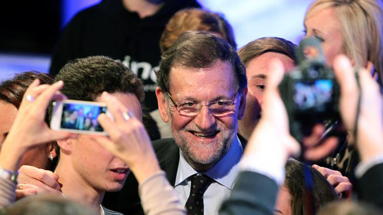 Rajoy anuncia que quienes encuentren  su primer empleo no pagarán IRPF durante el primer año