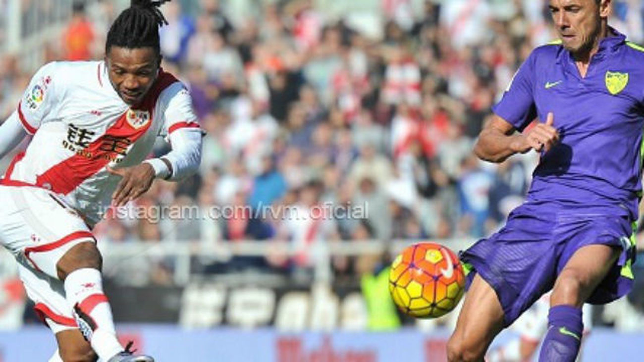 1-2. El Málaga aprovecha el letargo del Rayo