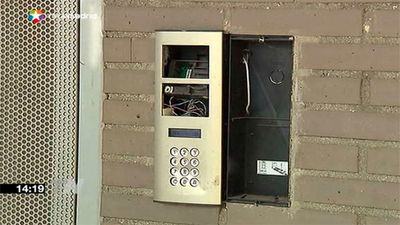 Vecinos del Ensanche de Vallecas temerosos por las ocupaciones de viviendas