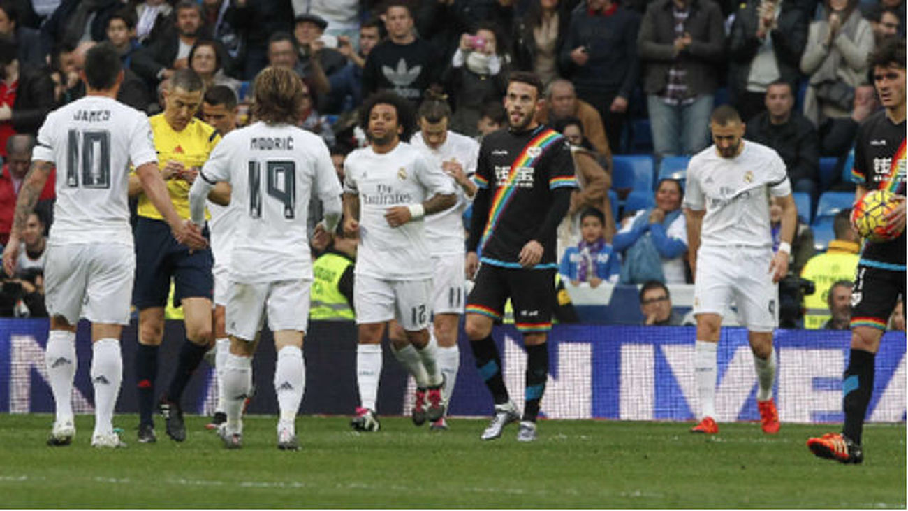 10-2. El Real Madrid golea a un Rayo con nueve pero enfada al Bernabéu