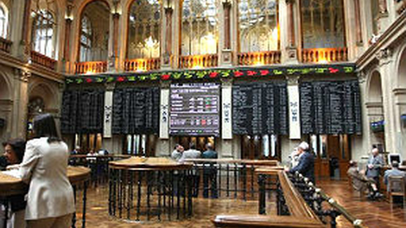 El IBEX 35 pierde un 3,62% y el nivel de los 9.400 puntos tras los comicios