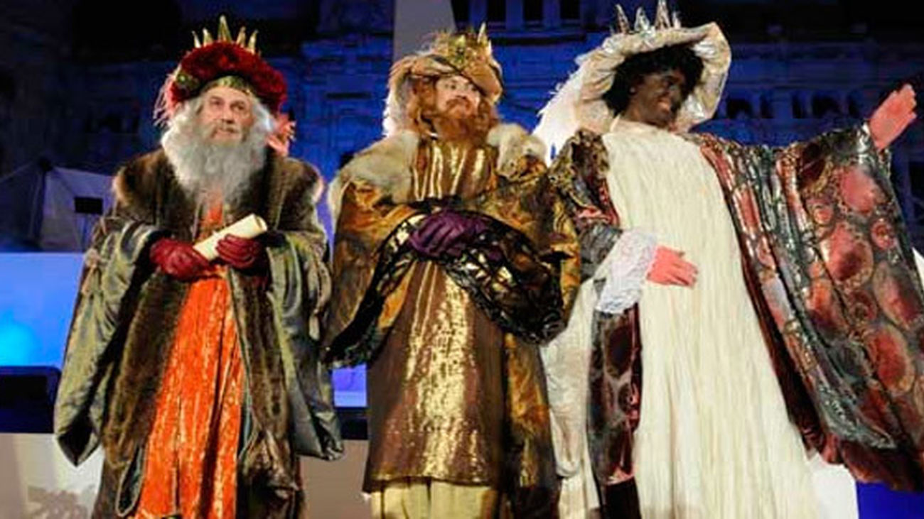 Carmena decide que las cabalgatas de Puente de Vallecas y San Blas tendrán 'reinas magas'