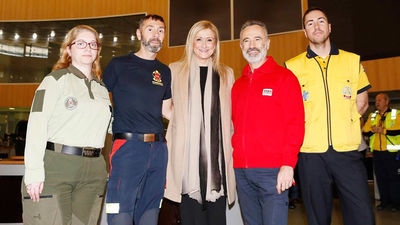 Cristina Cifuentes felicita la Navidad a los servicios de emergencias