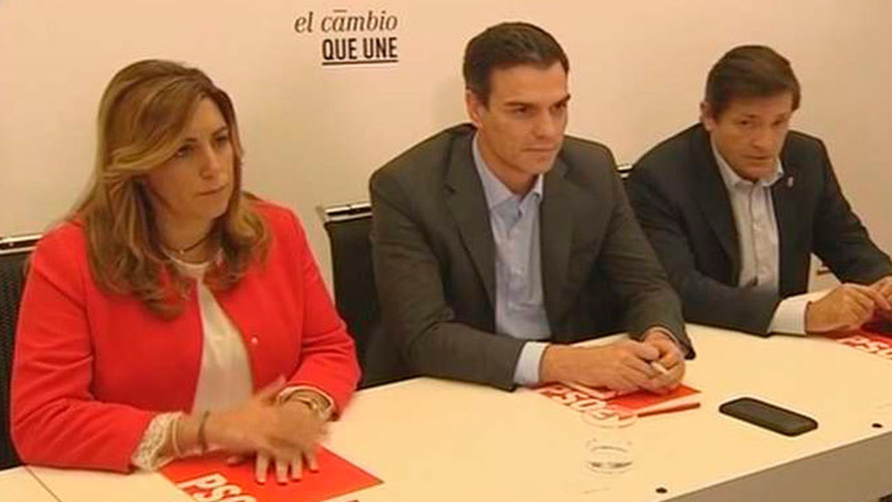 Sánchez se reúne con los barones que le exigen no negociar con independentistas