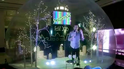 Una bola de Navidad con fines solidarios