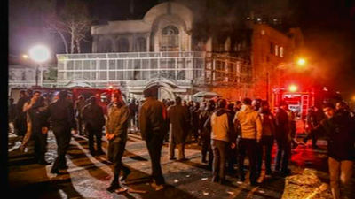 Manifestantes incendian la embajada de Arabia Saudí en Teherán