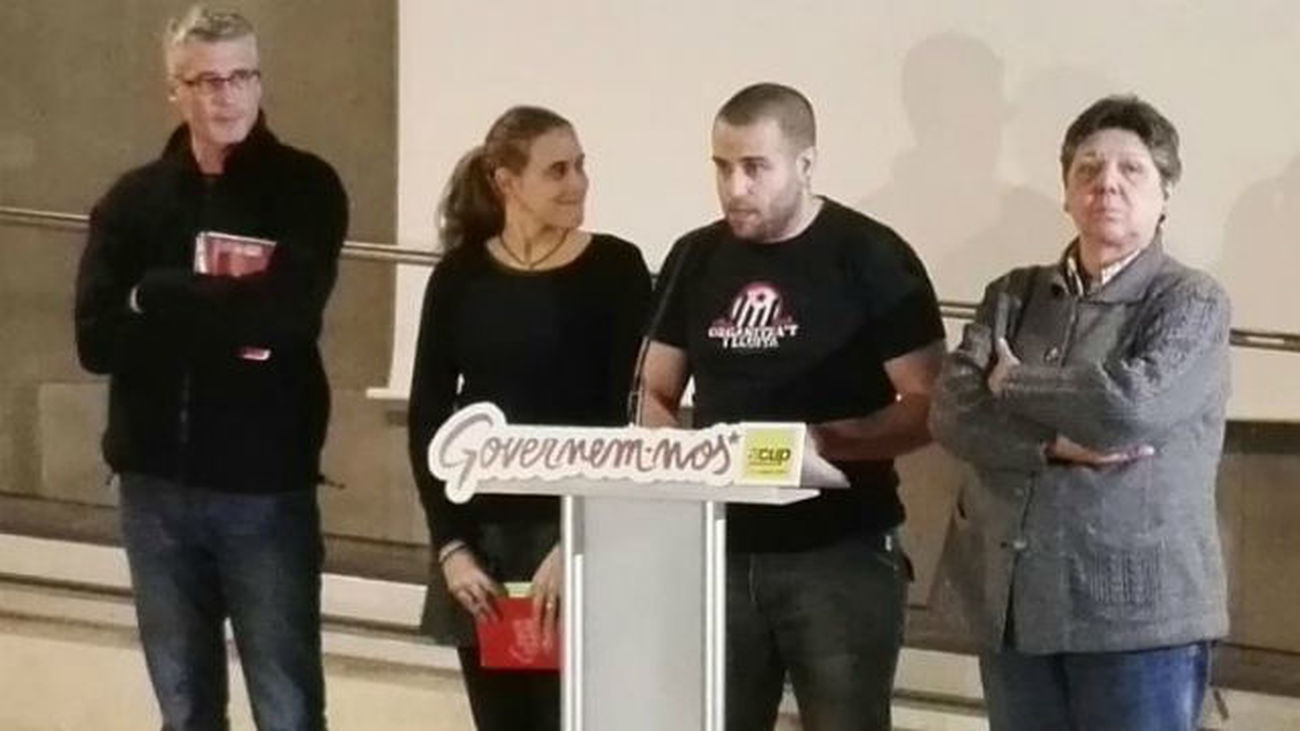 La CUP y JxS se emplazan a seguir negociando, enfrentados por Mas