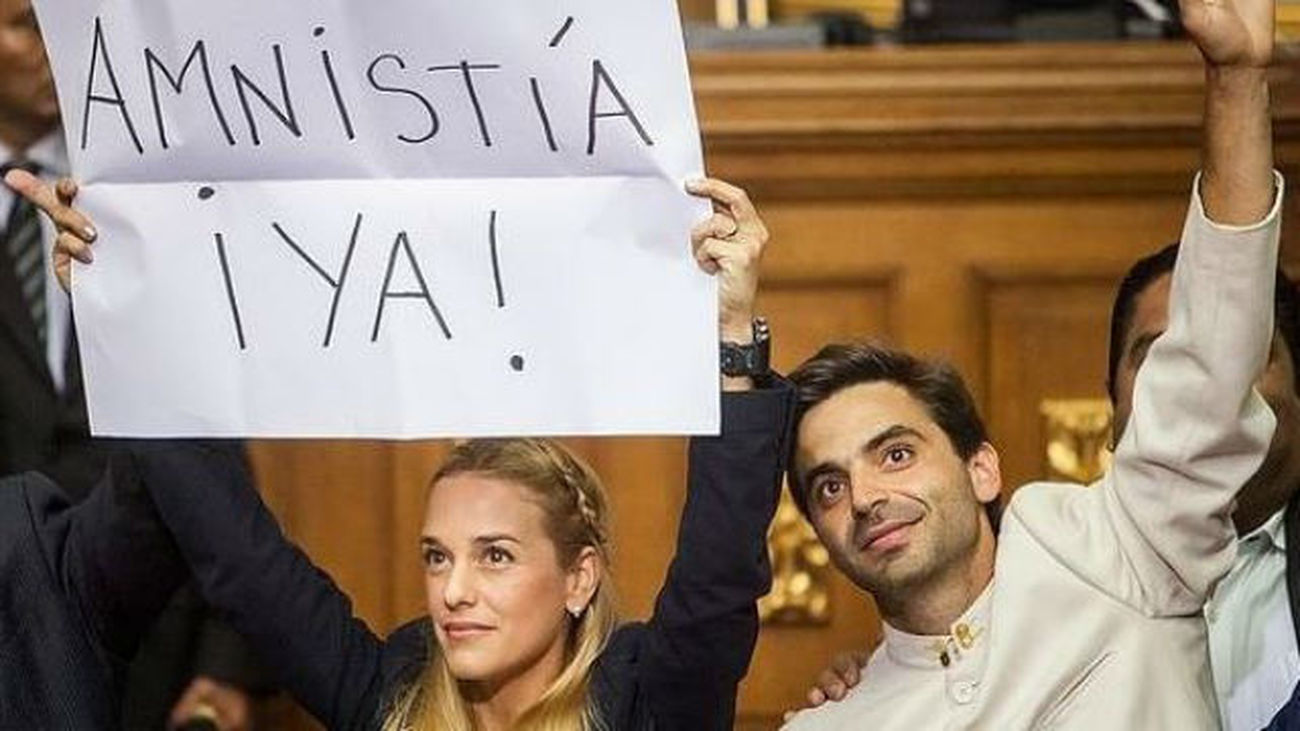 Maduro reta al nuevo Parlamento a convocar un referéndum para revocarlo