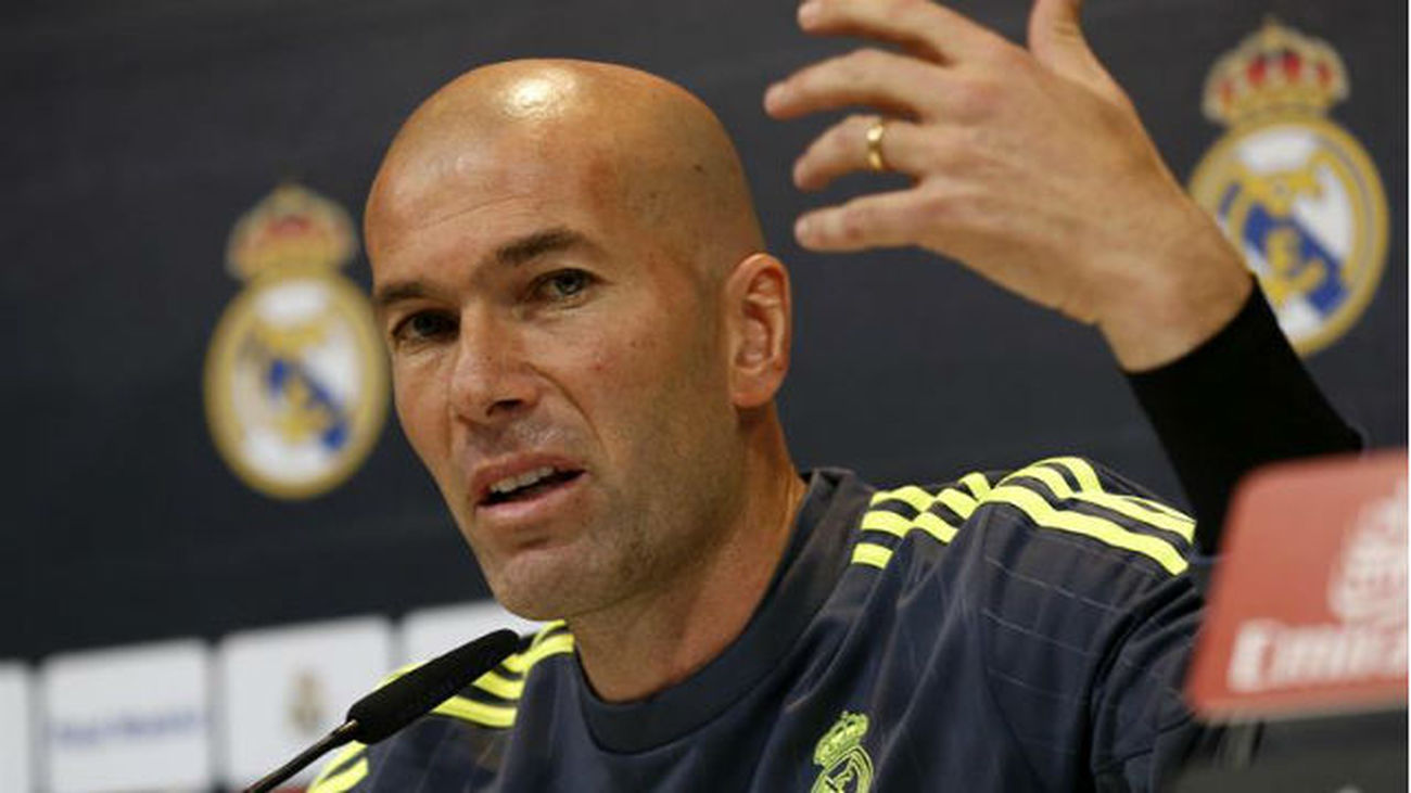 Zidane: "Jugarán los tres de arriba pero vamos a defender todos"