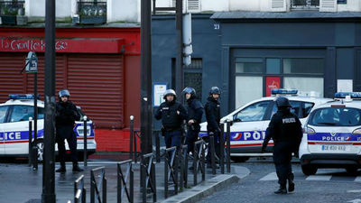 La fiscalía duda de la identidad del hombre muerto en el ataque a la comisaría de París