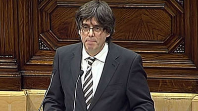 Puigdemont promete "dejarse la piel" por la independencia sin "cobardías"