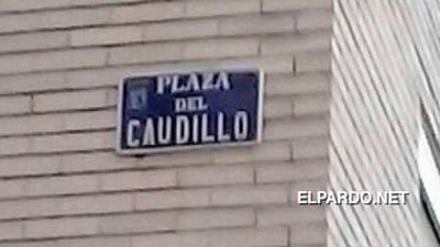 Roban la placa de la plaza del Caudillo en El Pardo