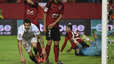 Copa: Sevilla hace los deberes y el Valencia perdona a Las Palmas