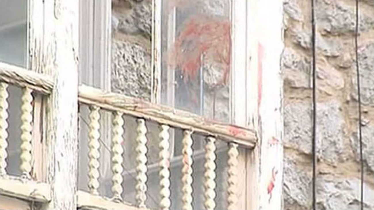 Un hombre agrede a una mujer y arroja por la ventana a una niña en Vitoria