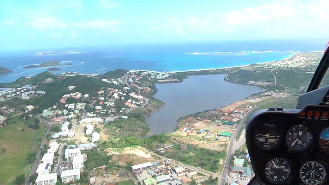 Sobrevolando Saint Martin en helicóptero
