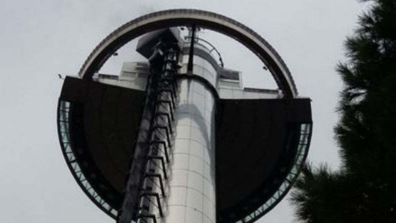 El incendio en el Faro de Moncloa se originó en el ascensor y obligó a desalojar el edificio