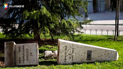 El Ayuntamiento repone el monumento al Alférez provisional