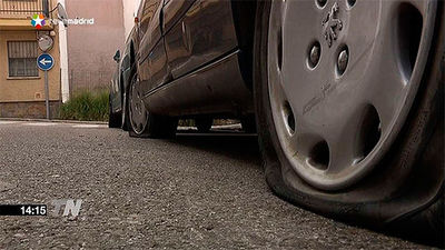 Manzanares El Real: Más de 30 coches amanecen con las ruedas pinchadas