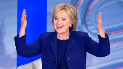 Clinton difunde mensajes en español para captar el voto latino