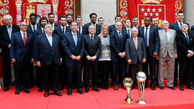 El Real Madrid ofrece la Copa a la Comunidad y al Ayuntamiento