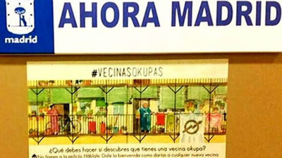 Un cartel en la Junta de Usera insta a  no avisar a la Policía en caso de okupación