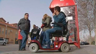 'El Langui' bloquea otro autobús por no poder acceder en su silla de ruedas