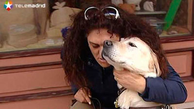 Una mujer ciega denuncia agresiones por acceder con su perro guía a una tienda