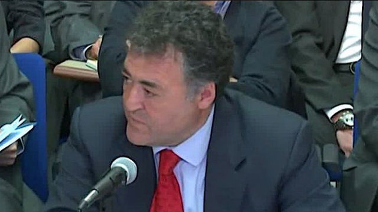 Ballester atribuye a Matas las directrices para "vestir el santo" y manipular actas