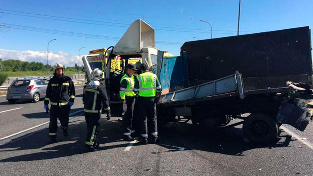 Dos personas mueren arrolladas por un camión en la M-45 en San Fernando