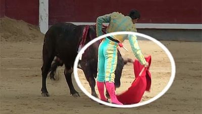 11ª de feria: Dos trofeos y dos sustos en la segunda novillada