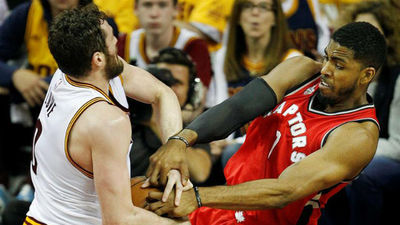 Los Cavs destrozan a los Raptors en la final del Este (2-0)