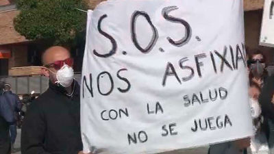 Vecinos del Quiñón se manifiestan en Toledo preocupados por el humo del incendio