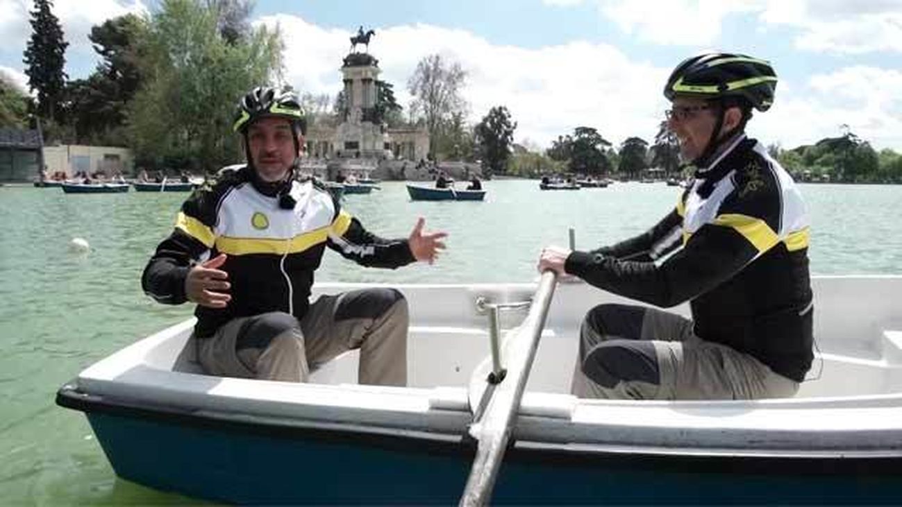 El estanque del Retiro, de las batallas navales a Rita Hayworth