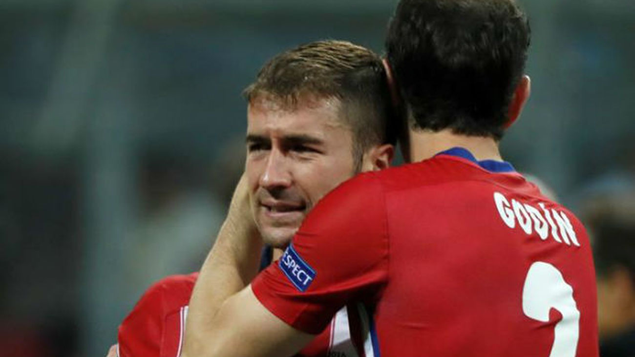 Godín consuela a Gabi