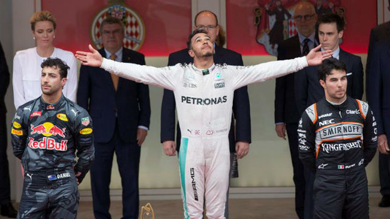 Ricciardo, Hamilton y Pérez