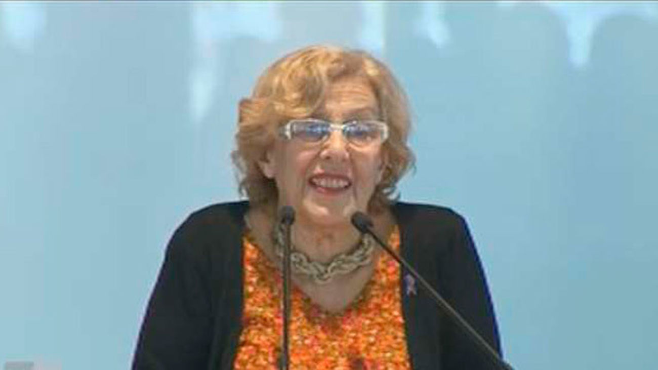 Carmena cuestiona a los partidos como mejor representación de la vida pública