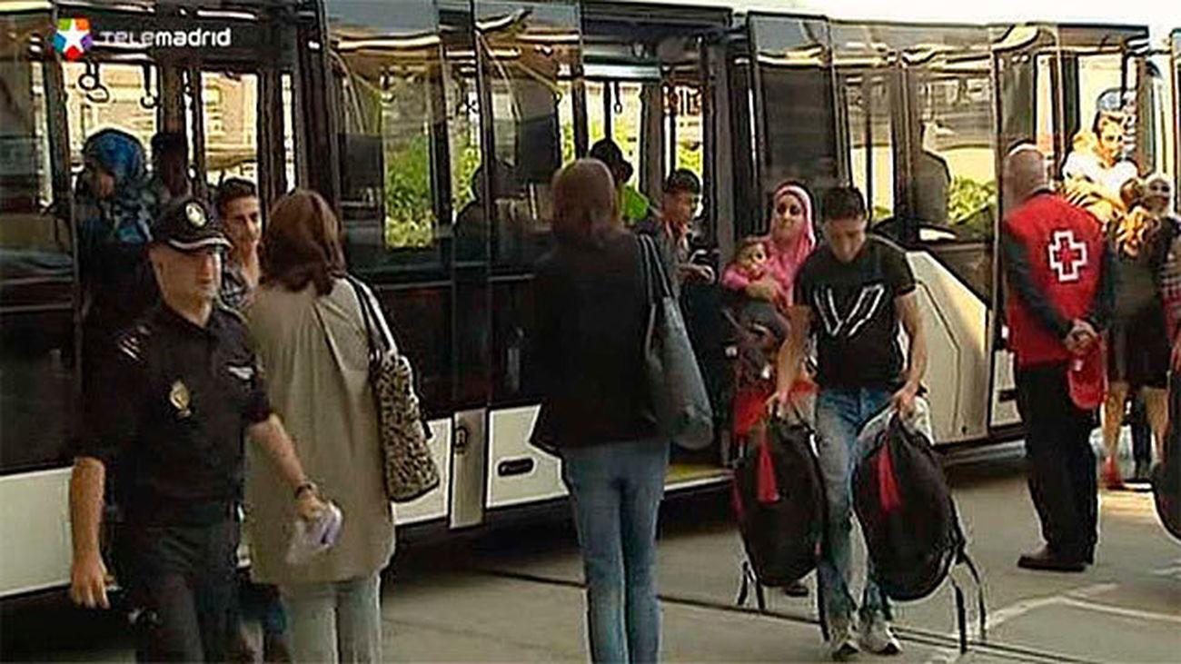 Grupo de refugiados a su llegada a Madrid-Barajas