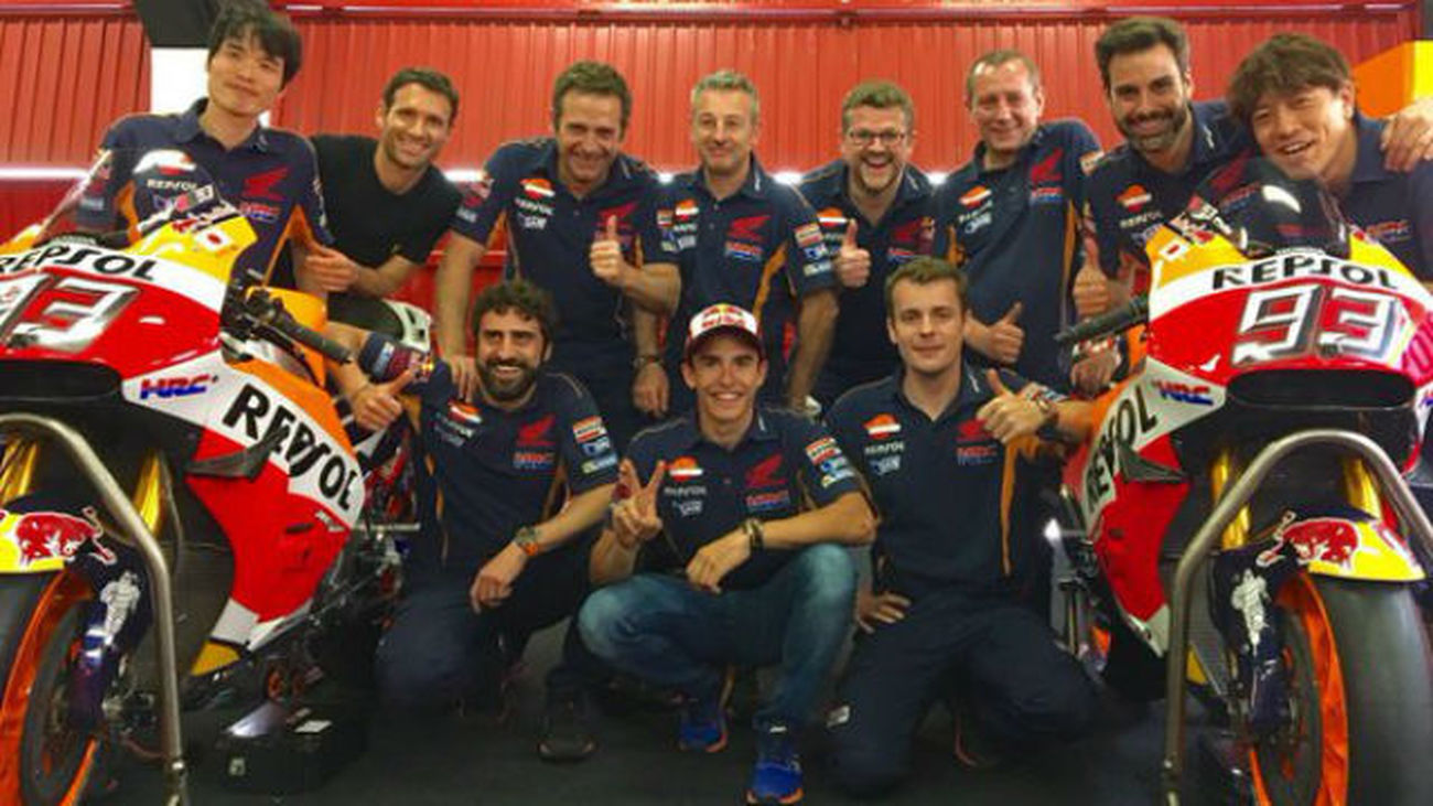 Marc Márquez y su equipo