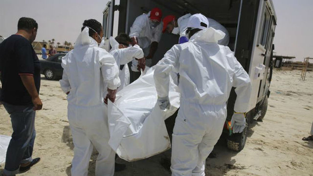 Recogida de cadáveres en Libia