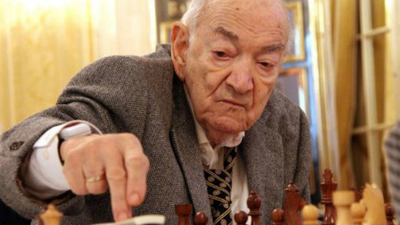 Morre o enxadrista e dissidente soviético Viktor Korchnoi - 06/06/2016 -  UOL Notícias