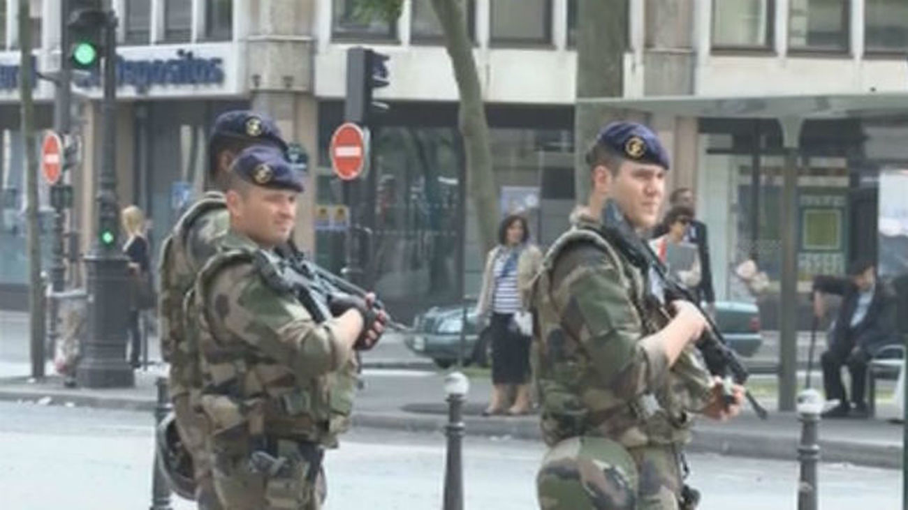 Francia blinda la Eurocopa con casi 80.000 agentes y otros 10.000 militares que velarán para que no se produzcan ataques terror