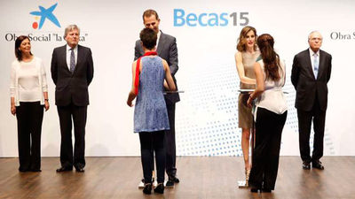 El Rey a los becarios: "España os necesita, nos infundís más esperanza"